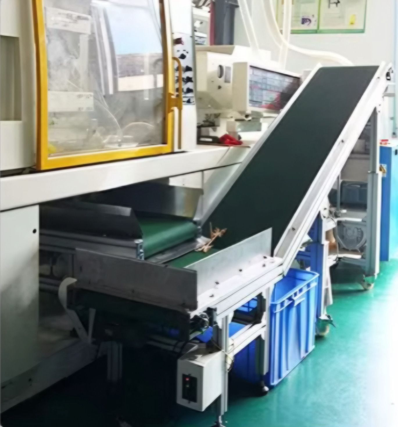 Kompakt Tasarımlı Enjeksiyon Konveyörü